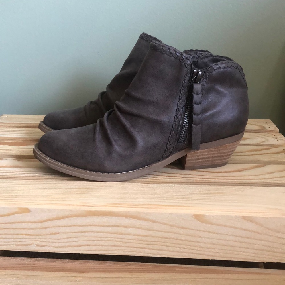 Report ankle boots